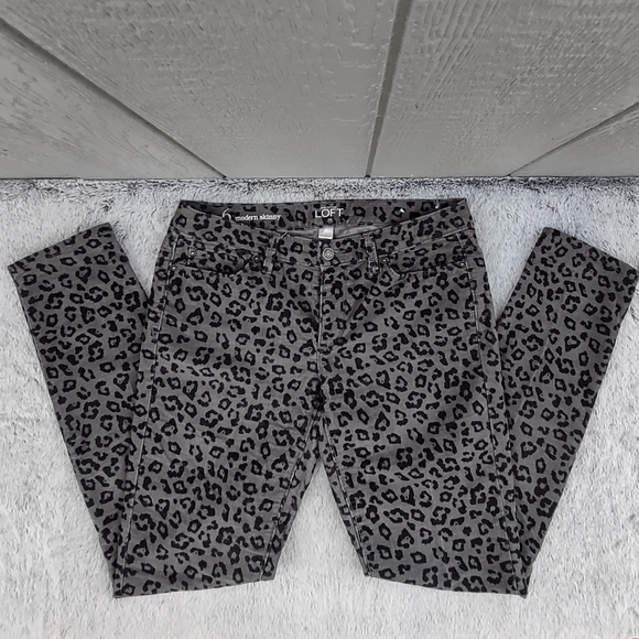 𝅺Ann Taylor LOFT Gray Animal Print Modern Skinny Corduroy Pants Size 6 - Picture 1 of 12